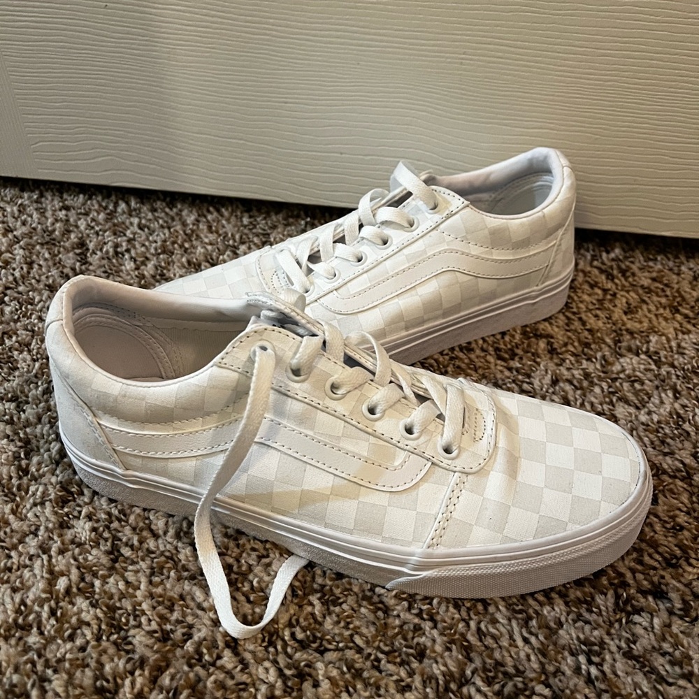 NWOT Checkered white vans size 9.5